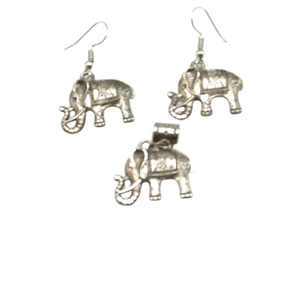Vintage-inspired Silver-tone Elephant Earrings with Matching Elephant Pendant - Picture 16 of 16